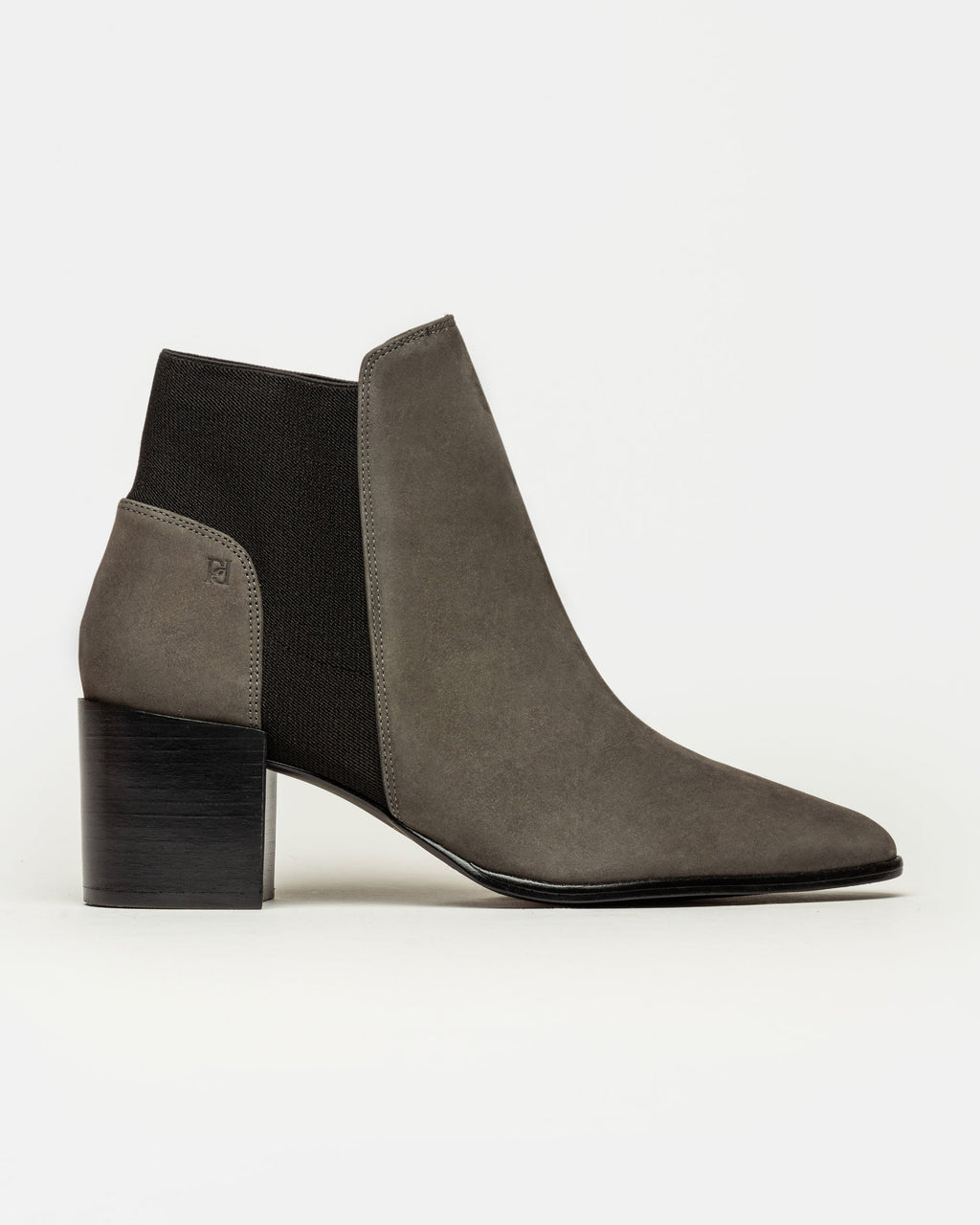 Bota caña baja June en cuero nobuk