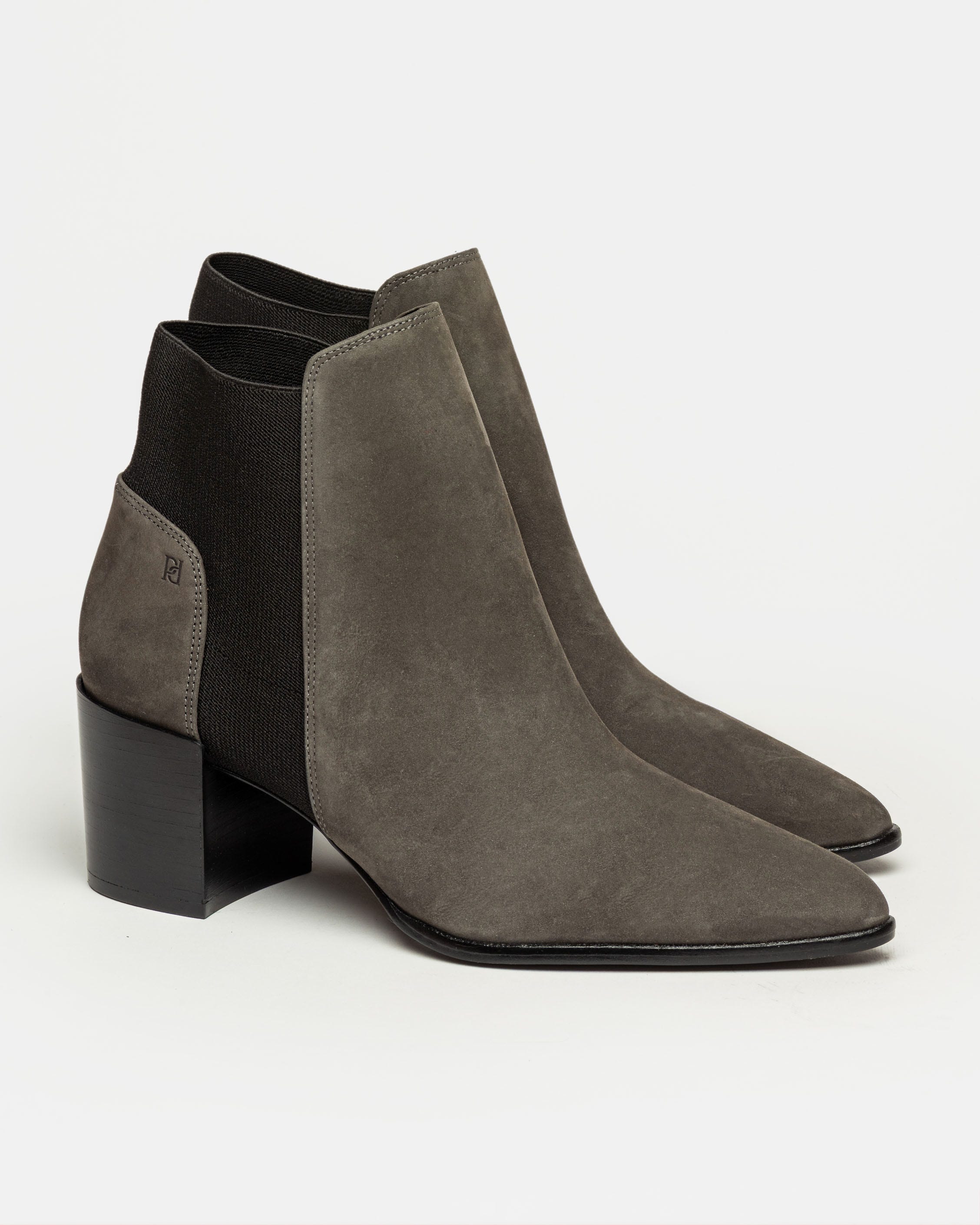 Bota caña baja June en cuero nobuk