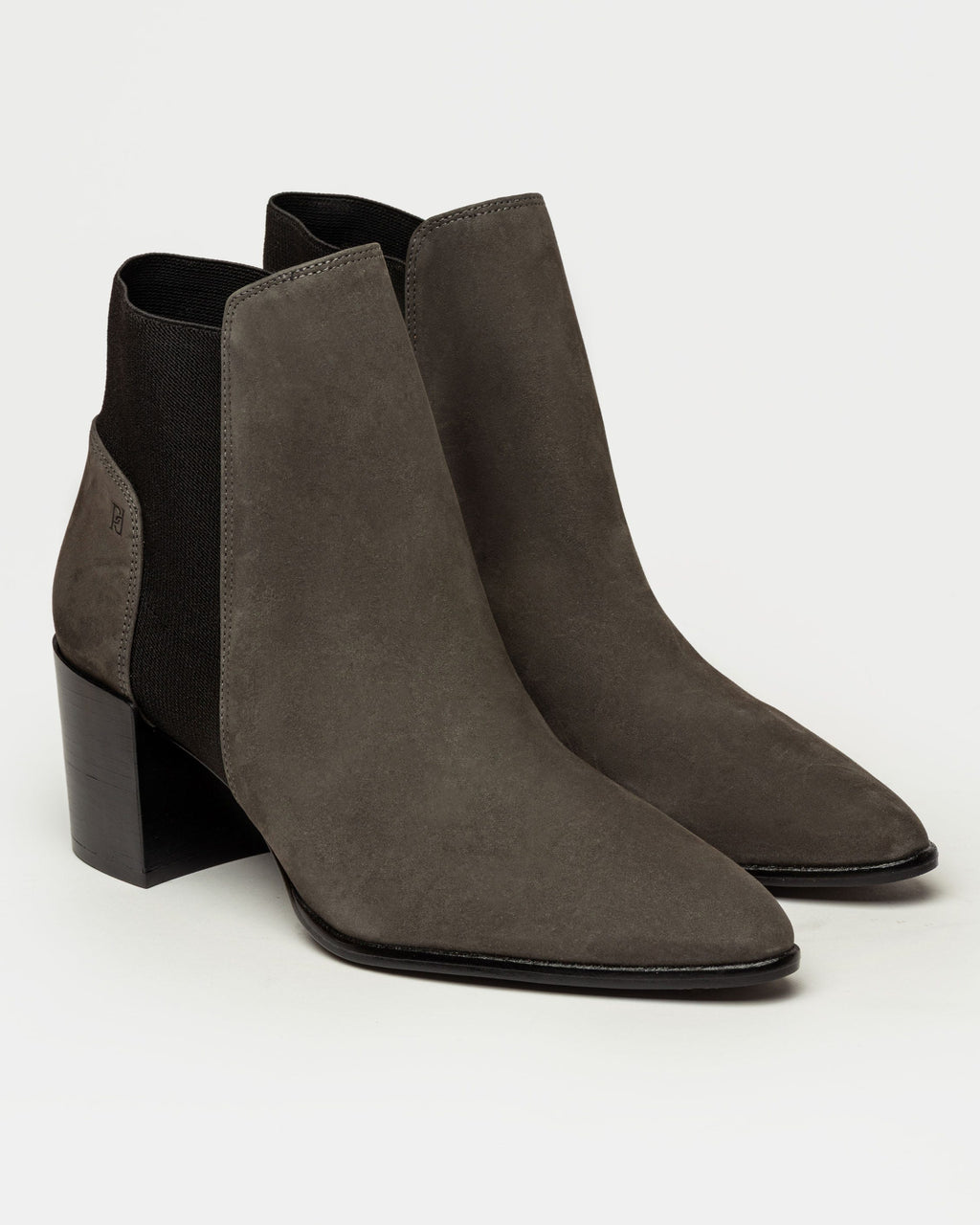 Bota caña baja June en cuero nobuk