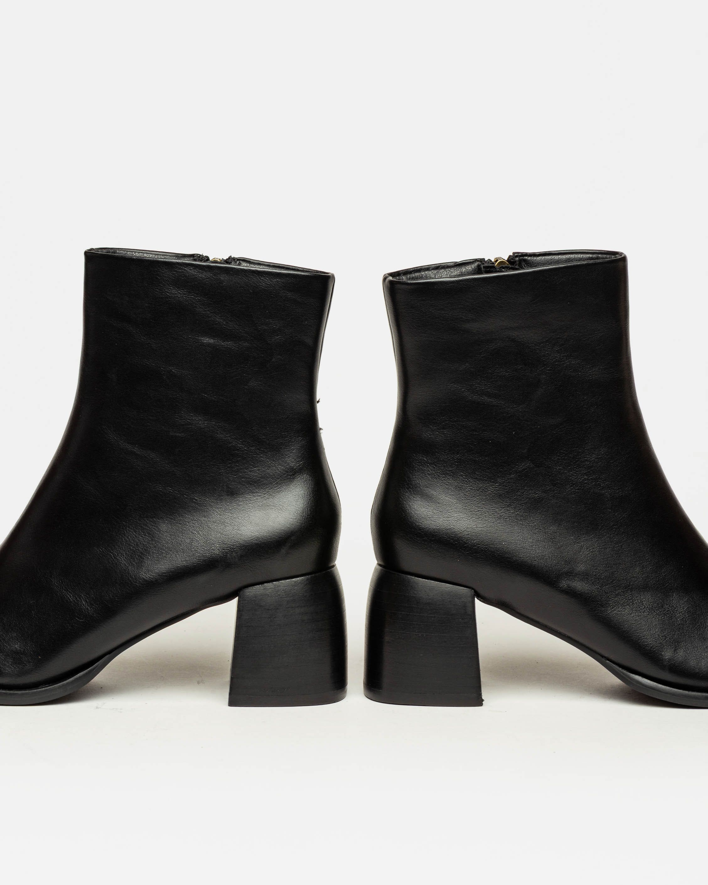 Bota caña media Lucien en efecto cuero
