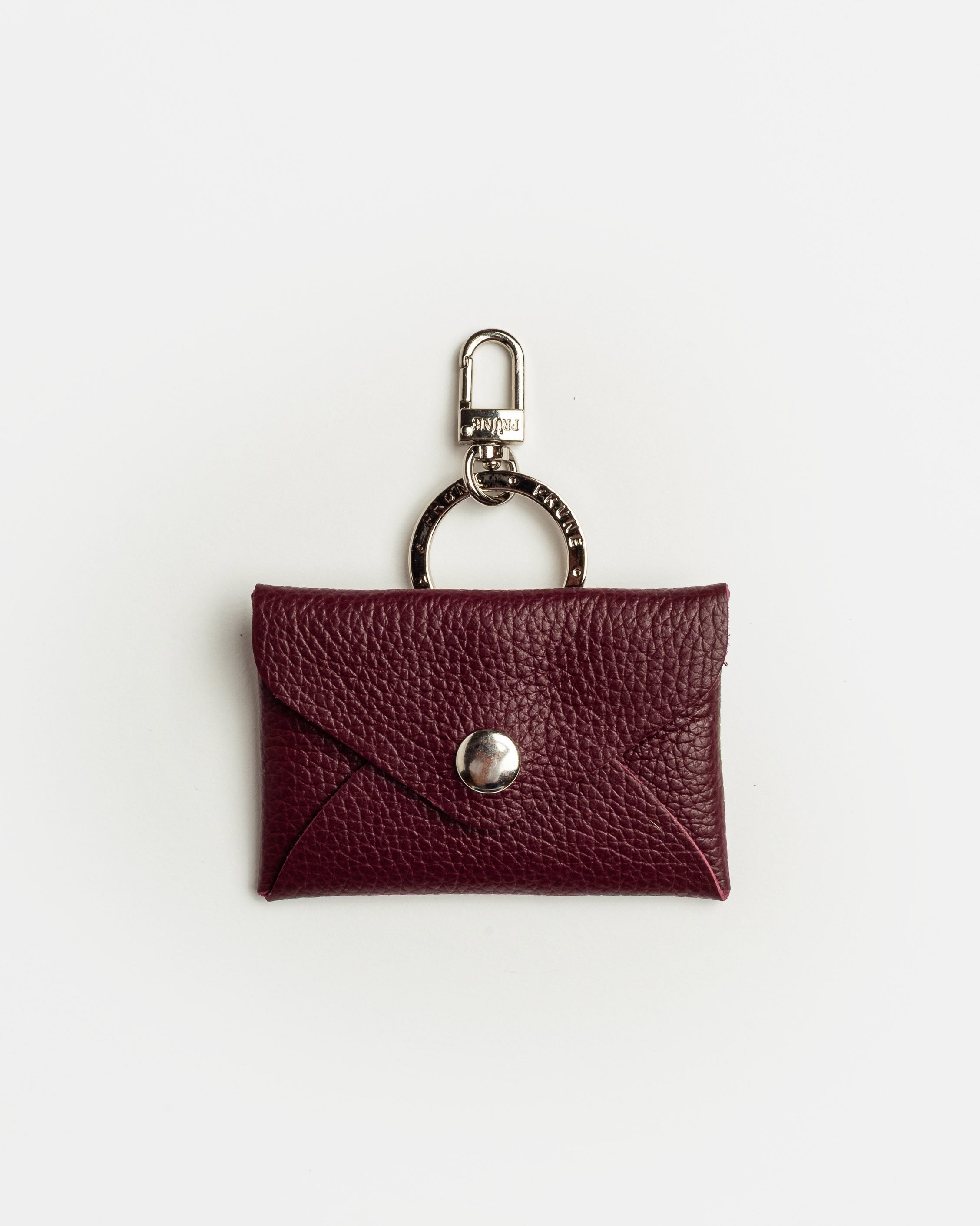 Llavero Charm Mila en cuero graneado