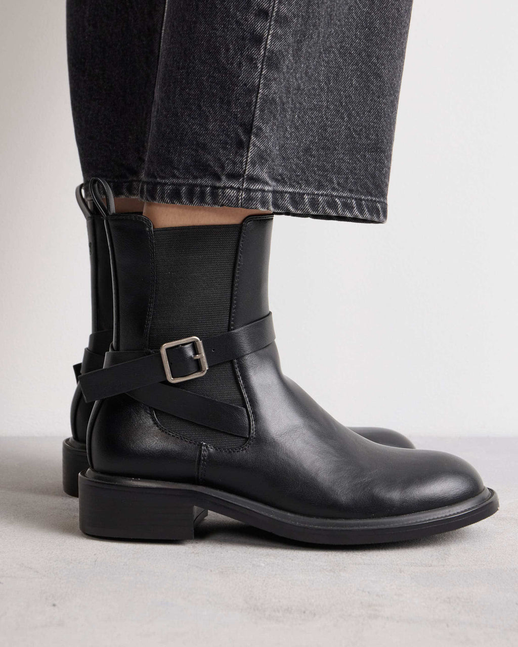 Bota caña media York en efecto cuero