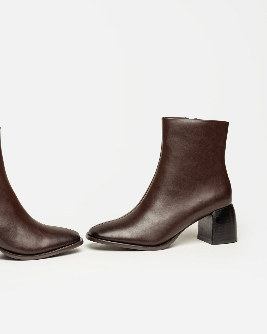 Bota caña media Lucien en efecto cuero