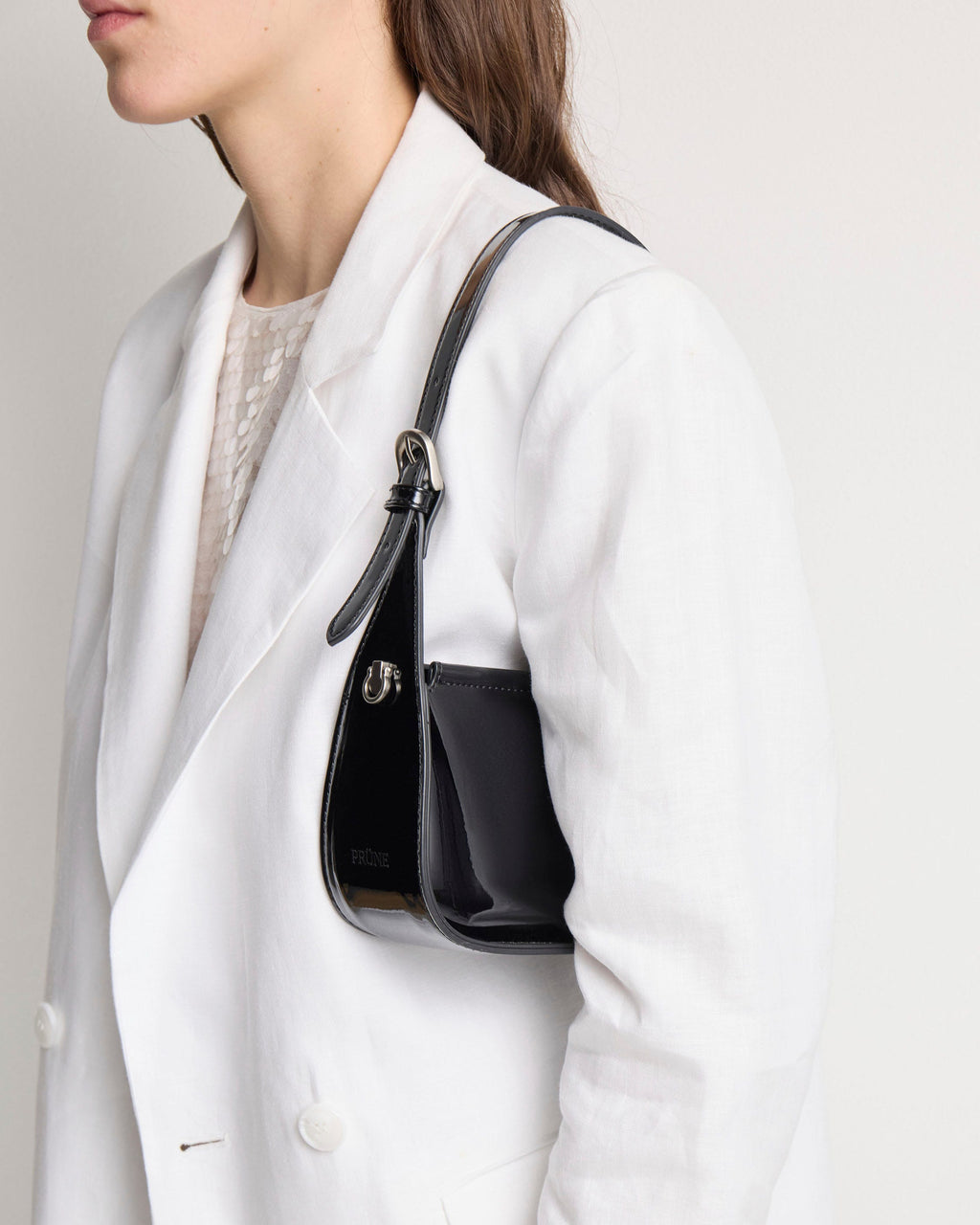 Cartera al hombro Leaf en efecto cuero charol