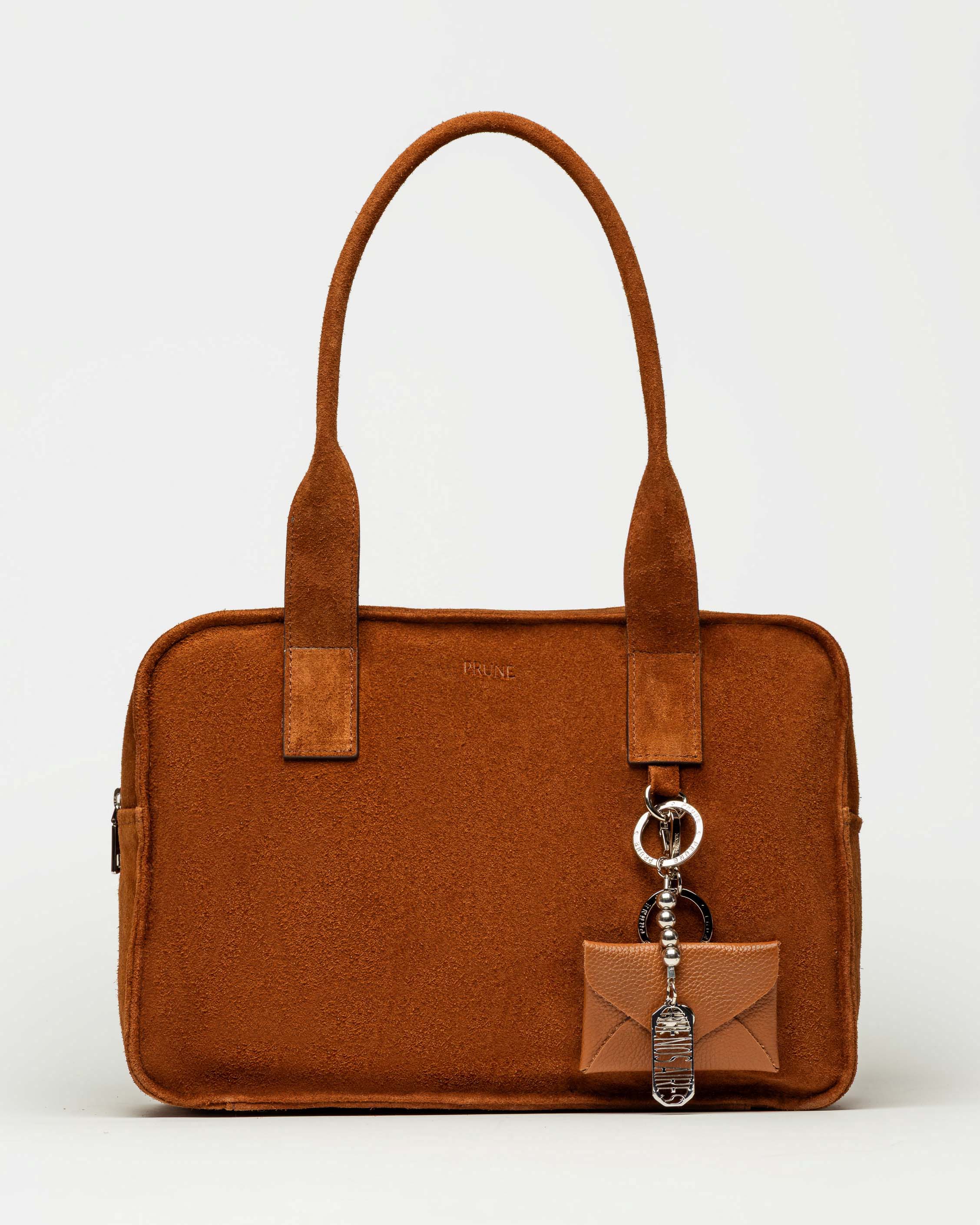 Llavero Charm Mila en cuero graneado