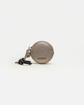 Llavero Charm Round en efecto cuero