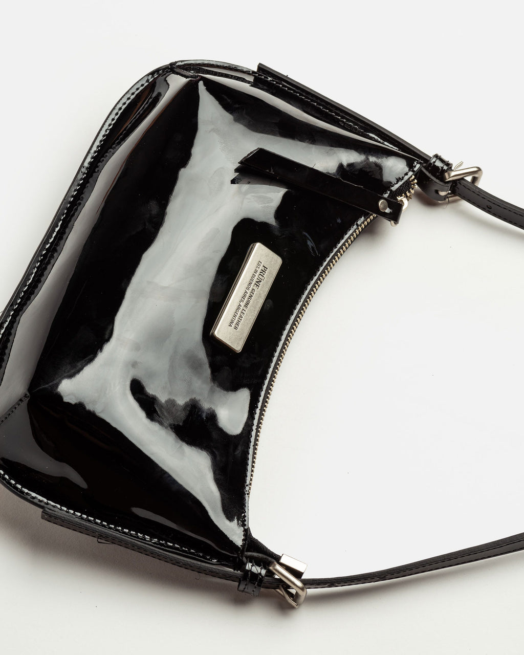 Cartera al hombro Mia en cuero charol