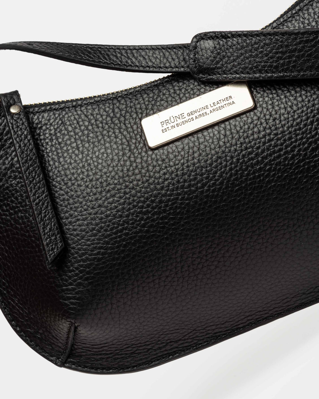 Cartera al hombro Mia en cuero graneado