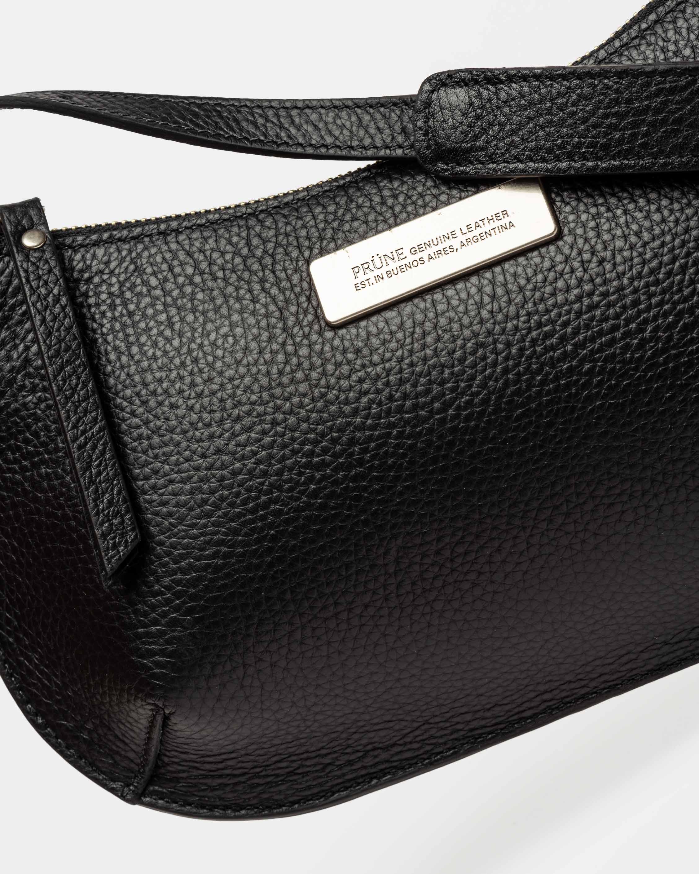 Cartera al hombro Mia en cuero graneado