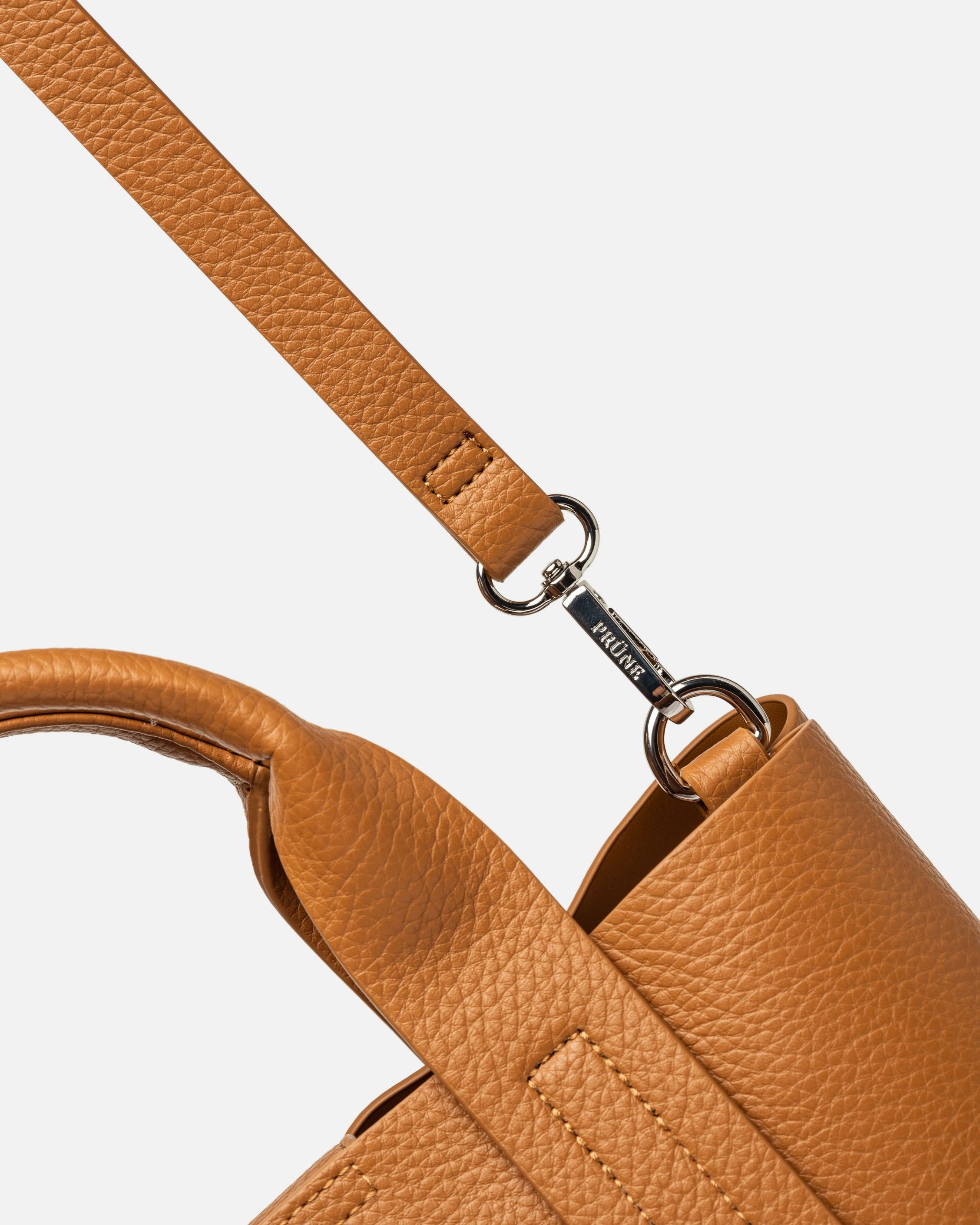 Cartera de Mano Gaia en Efecto Cuero Graneado