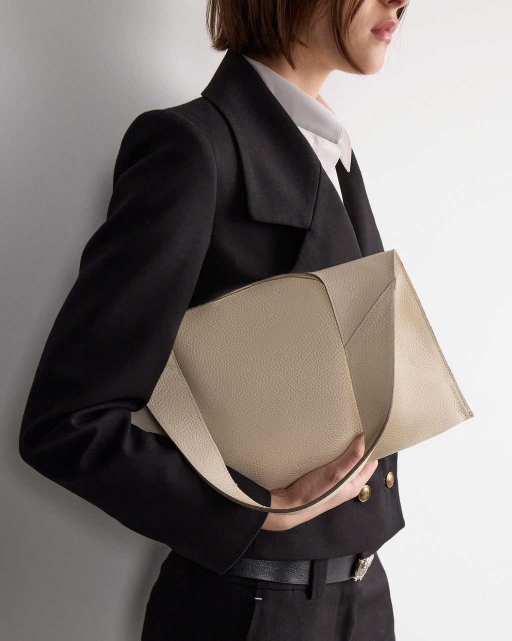 Cartera al hombro Minimal en Cuero Graneado